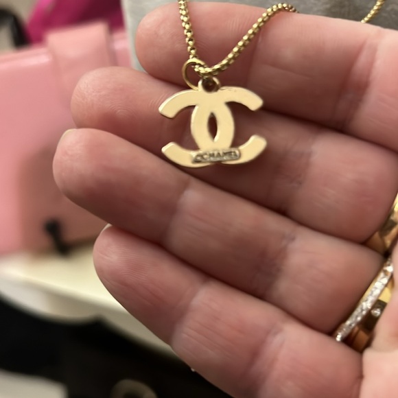 Lux zipper pull added to gold tone adjustable chain. - Picture 8 of 8